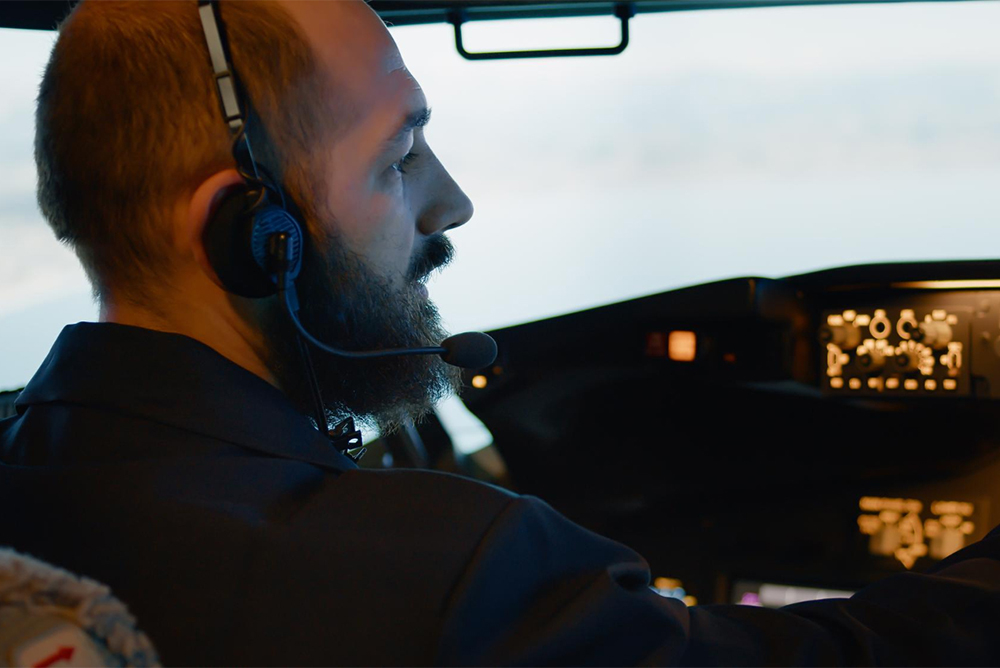 How Many Hours Does It Take to Become a Pilot?